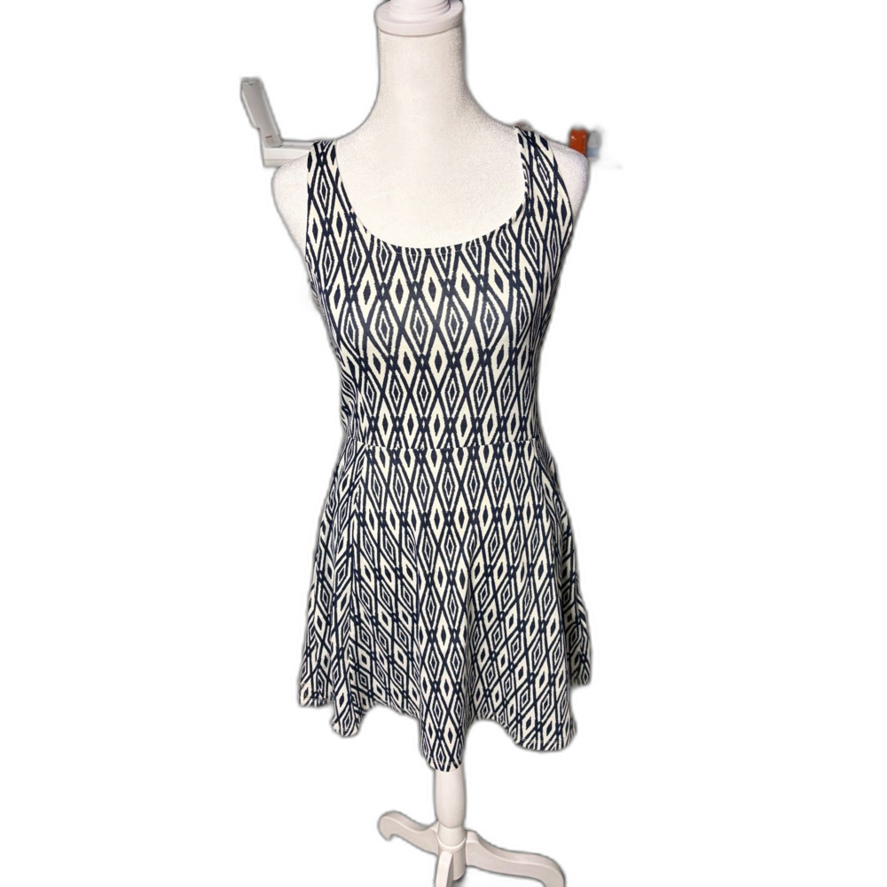 NEW H&M DIVIDED Fit & Flare Stretch Sleeveless Comfort Skater Dress Size 8